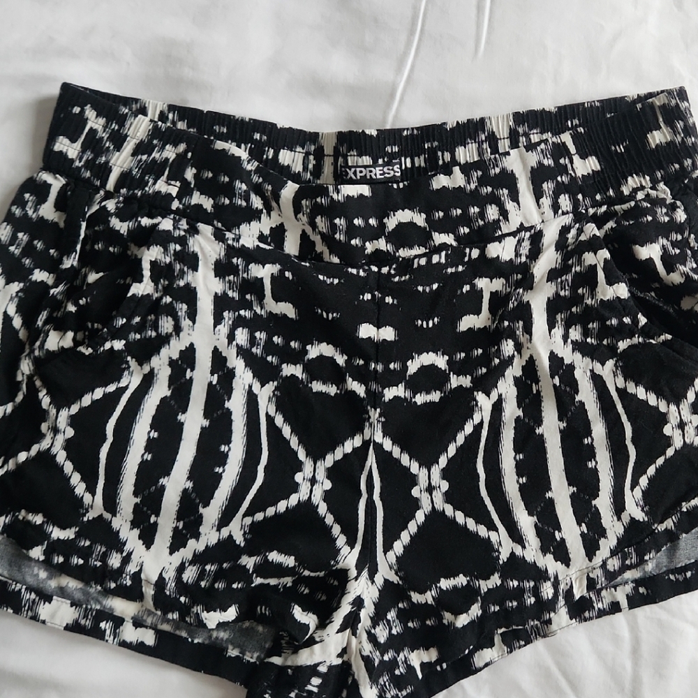 Express Monochrome Geometric Print Shorts